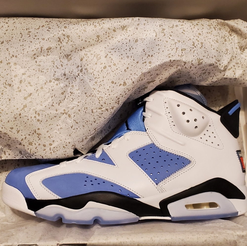 Jordan 6 UNC - Picture 4 of 5